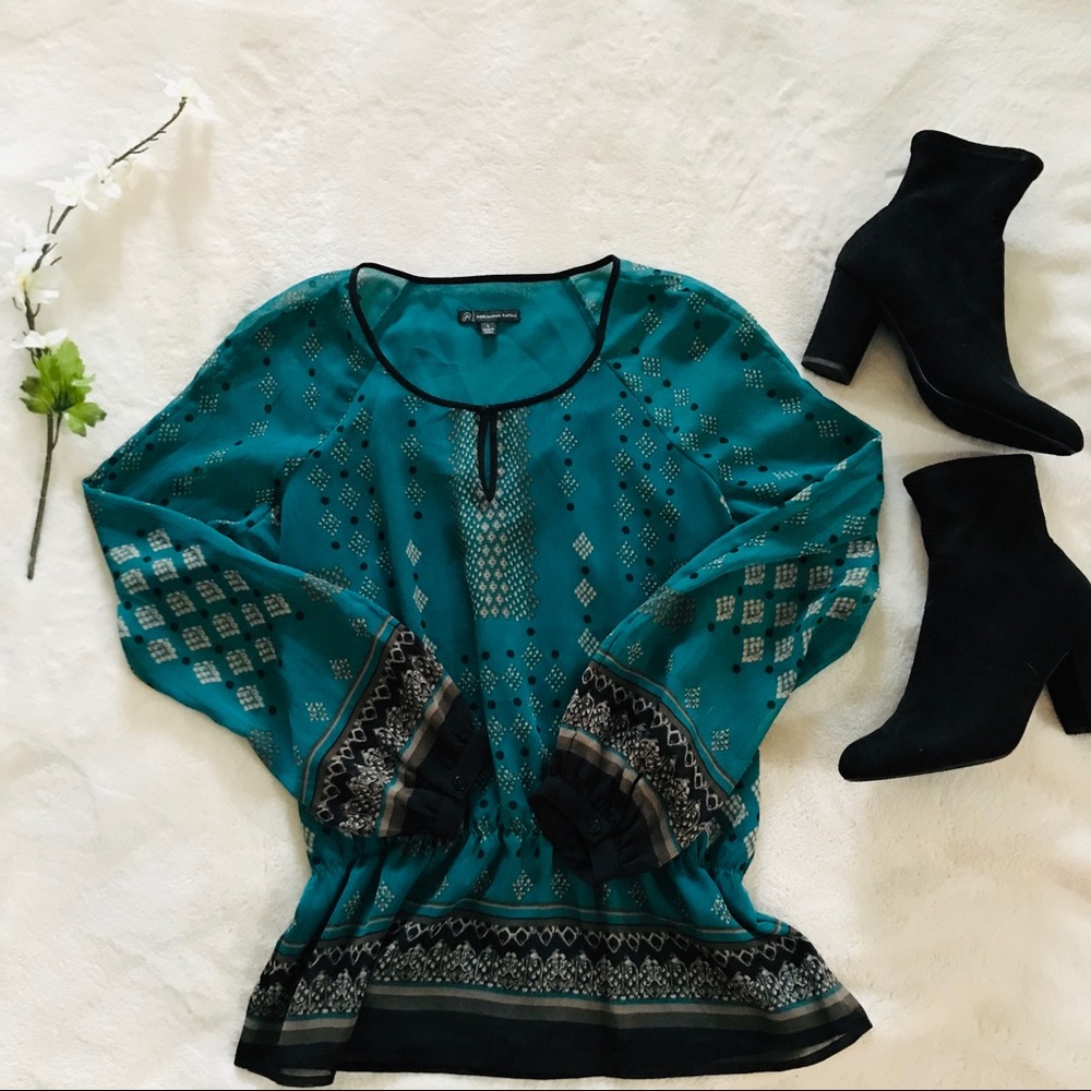 $5 W/ BUNDLE Adrianna Papell Teal Keyhole Top